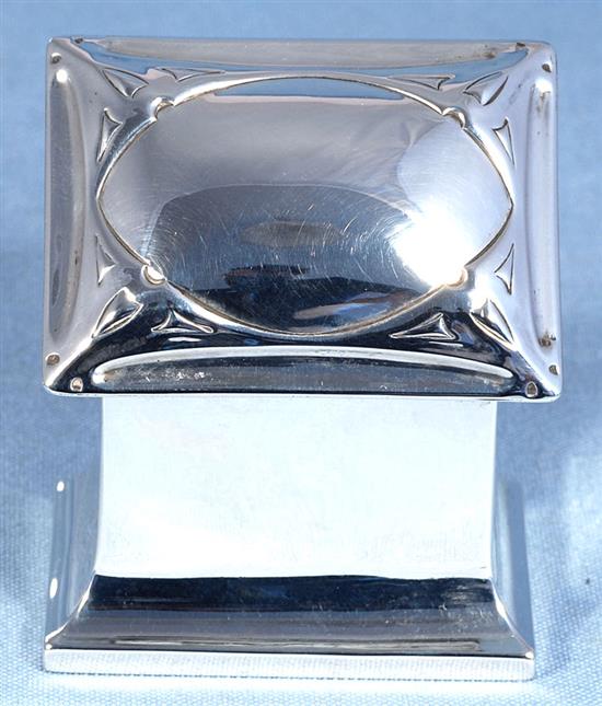 An Edwardian Art Nouveau silver tea caddy, by William Hutton & Sons, height 84mm, weight 5.3oz/165grms.